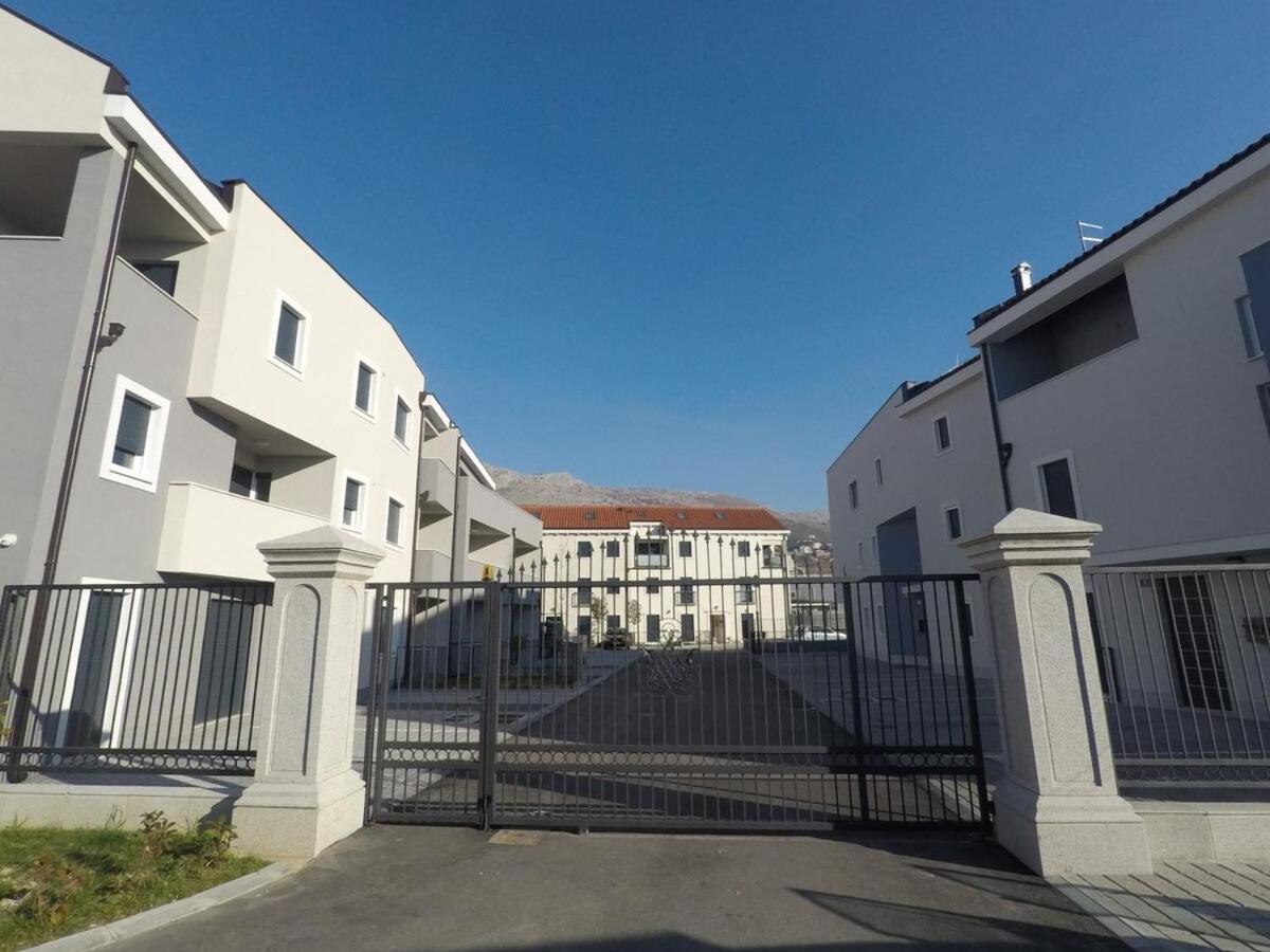 Apartment Laura Подстрана Екстериор снимка