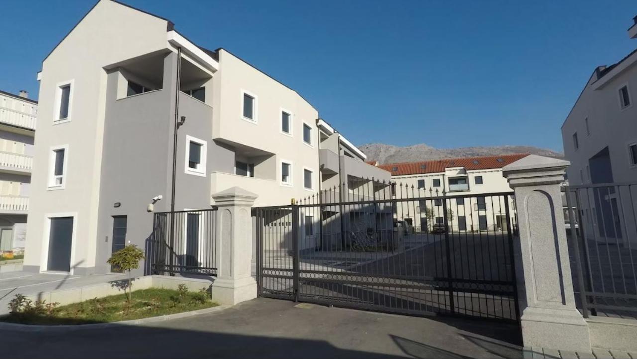 Apartment Laura Подстрана Екстериор снимка