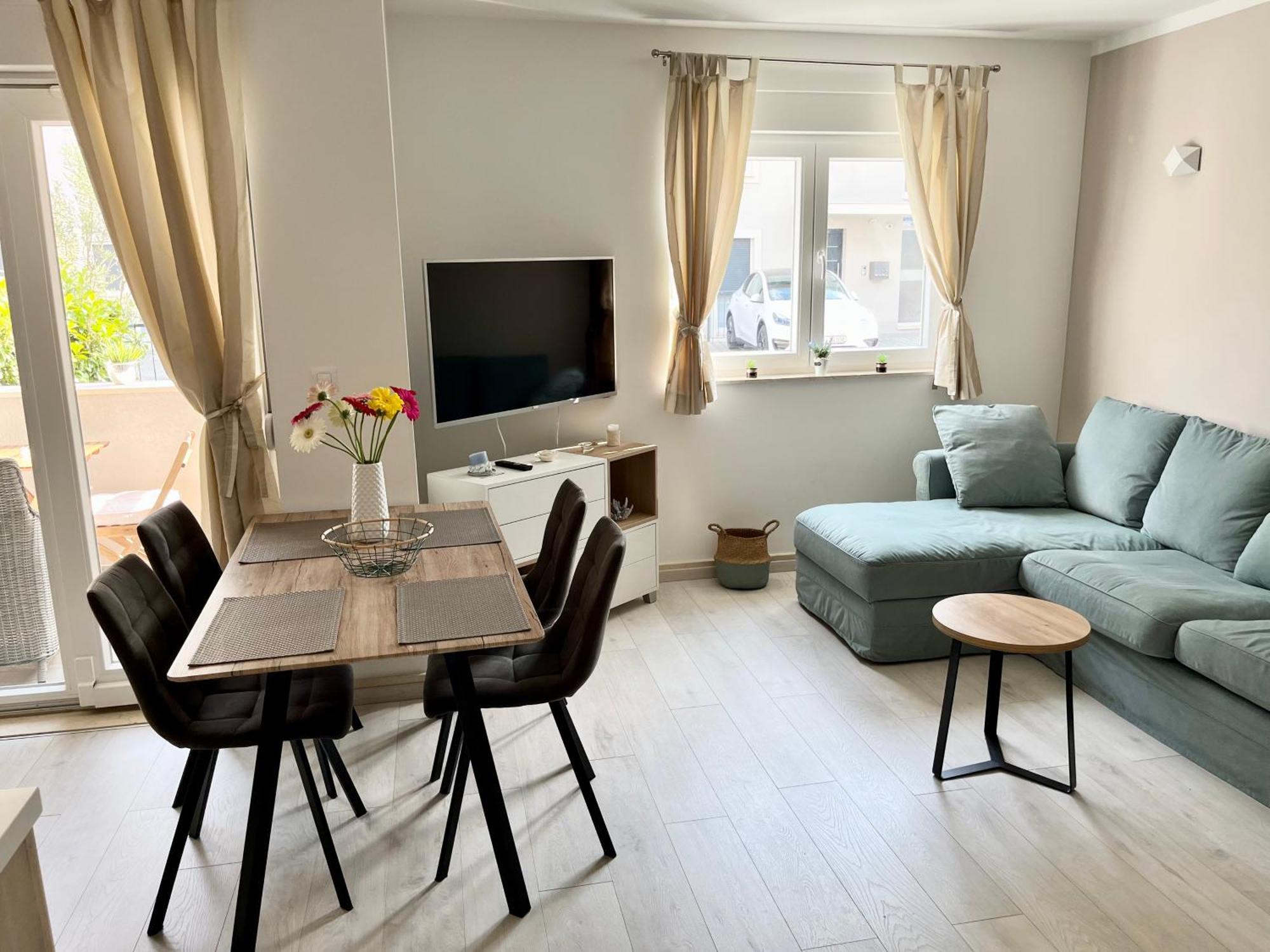 Apartment Laura Подстрана Екстериор снимка