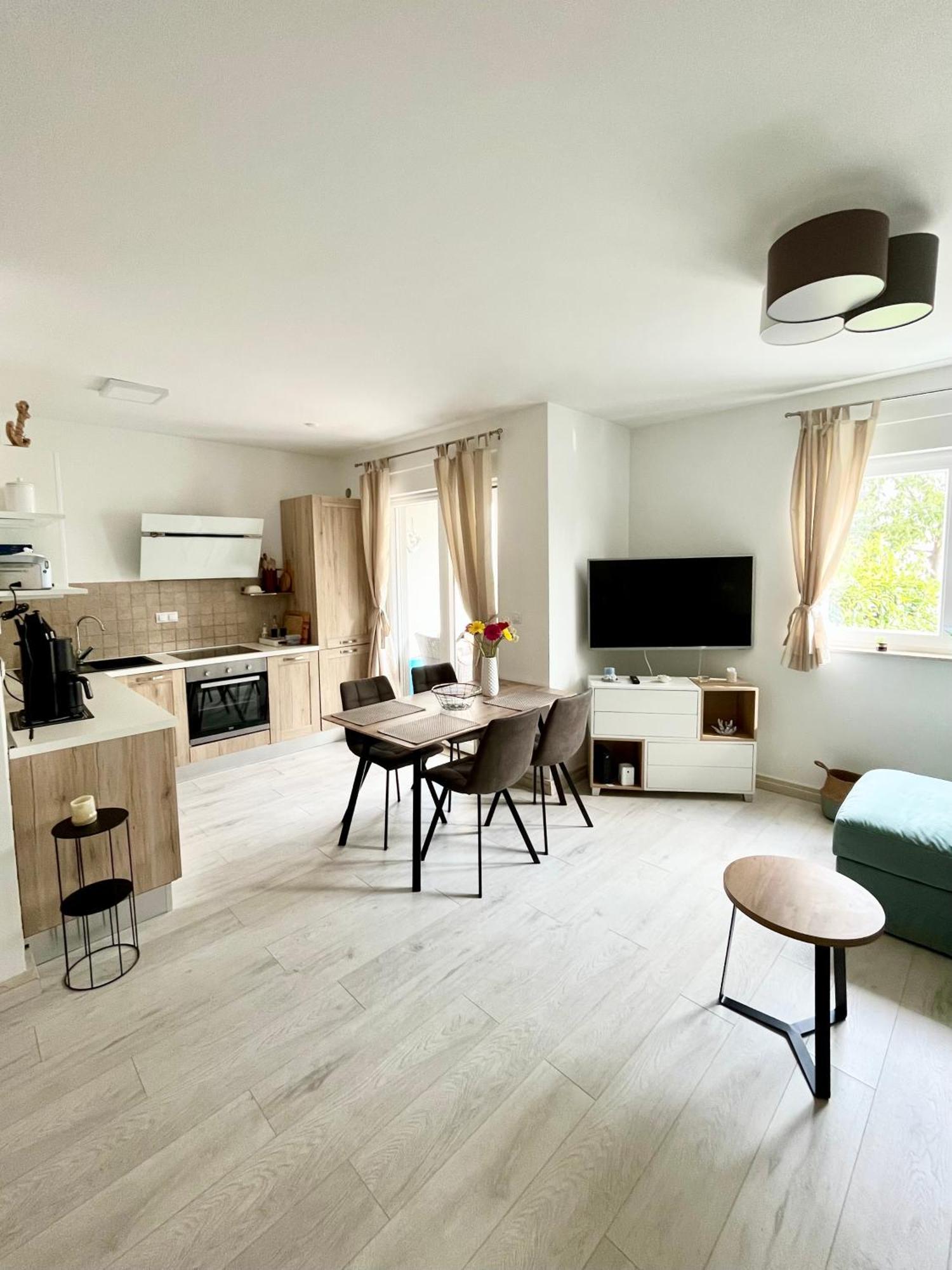 Apartment Laura Подстрана Екстериор снимка
