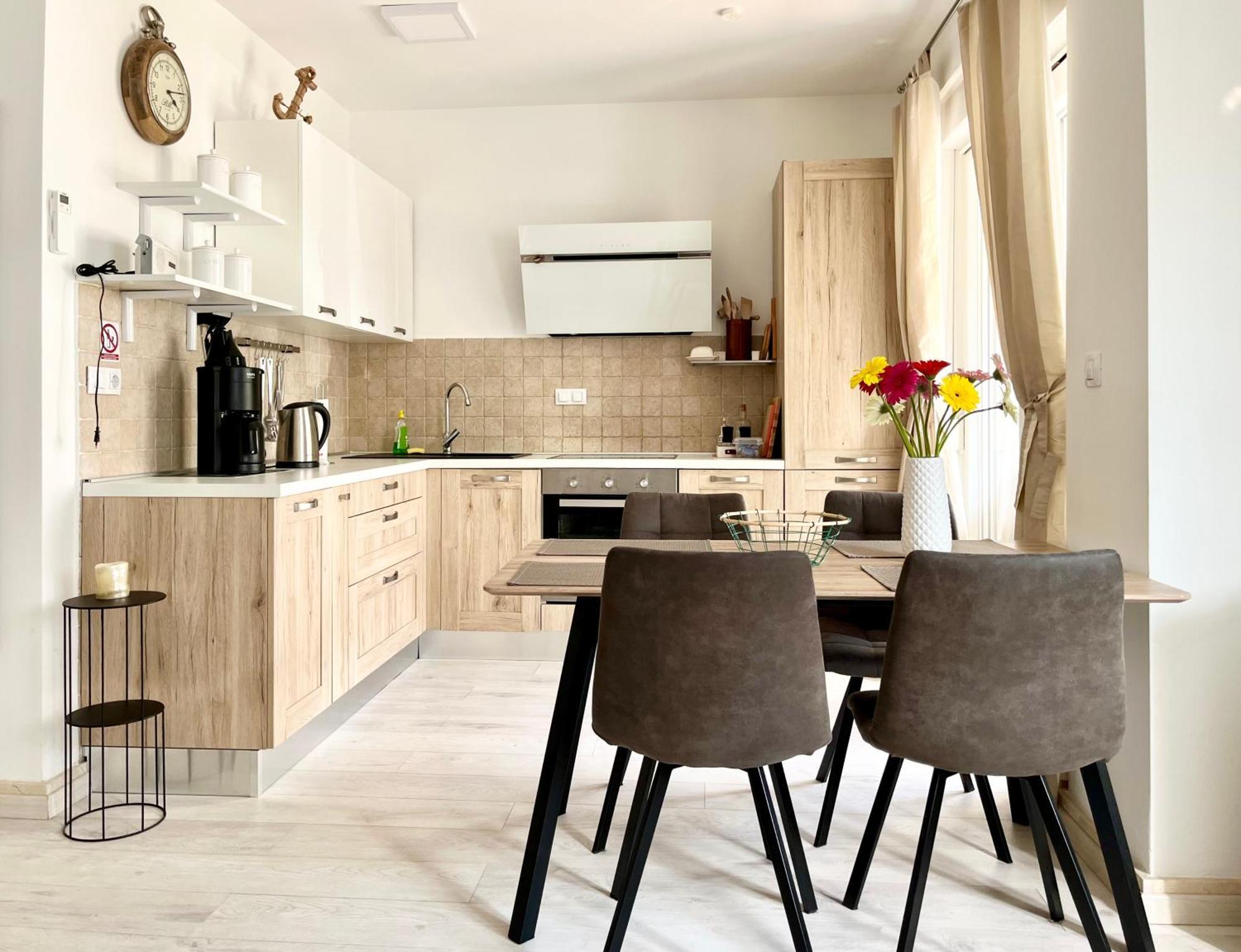 Apartment Laura Подстрана Екстериор снимка