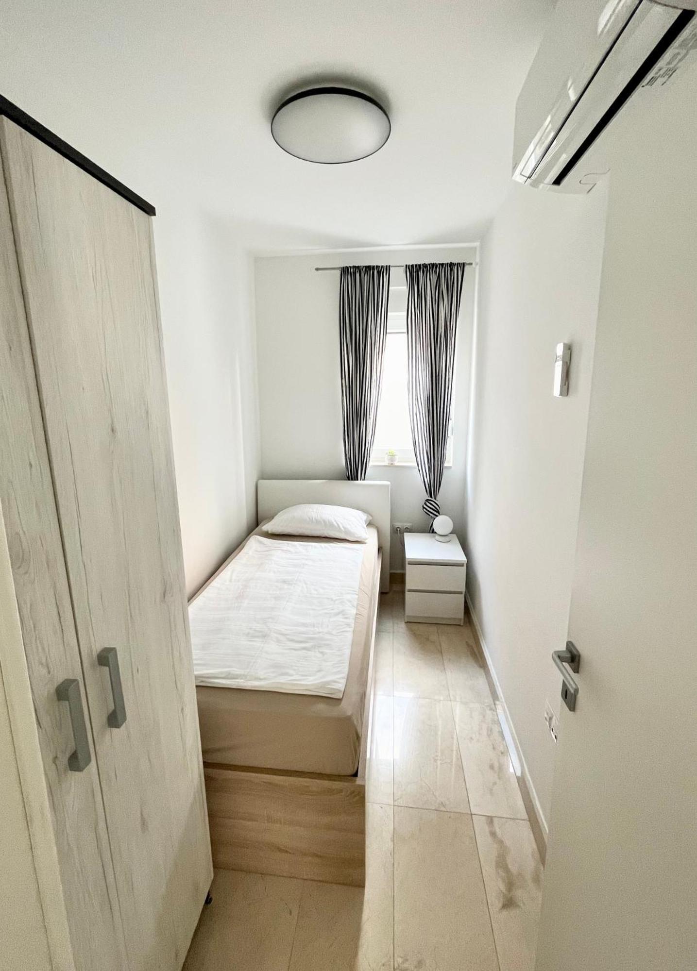 Apartment Laura Подстрана Екстериор снимка